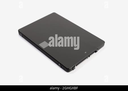 Solid-State-Laufwerk-SSD auf weißem Hintergrund isoliert. Computerdatenspeicherung Stockfoto