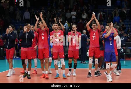 Tallinn, Estland. September 2021. Volleyball: Europameisterschaft, Männer, Vorrunde, Deutschland - Frankreich: Die Franzosen freuen sich über ihren Sieg 1:3. Quelle: Roman Koksarov/dpa/Alamy Live News Stockfoto