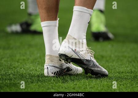 Cristiano Ronaldo von Juventus personalisierten Nike Schuhen anlässlich seines 750. Karrieretorus beim Warm-up vor dem Spiel der Serie A im Allianz Stadium in Turin. Bilddatum: 16. Dezember 2020. Bildnachweis sollte lauten: Jonathan Moscrop/Sportimage via PA Images Stockfoto