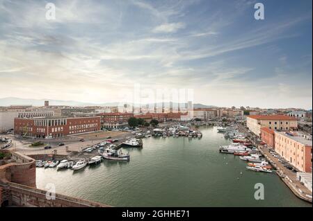 Das Dock von der Spitze der Fortezza Vecchia (Alte Festung) gesehen. Stockfoto