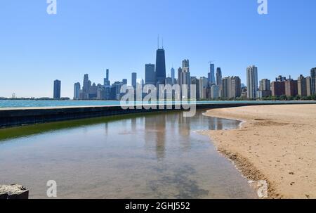 Big City Skyline von Chicago am Wasser Stockfoto