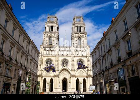 Sainte-Croix d'Orléans Kathedrale von der Joan of Arch Straße aus gesehen, Orleans, Loiret, Centre-Val de Loire Region, Frankreich Stockfoto