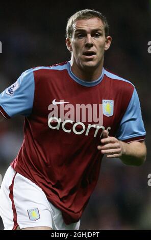 Richard Dunne von Aston Villa während des Barclays Premier League-Spiels zwischen Aston Villa und Manchester City im Villa Park in Birmingham. Stockfoto