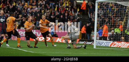 Jody Craddock of Wolves feiert sein Tor mit Sylvan Ebanks-Blake und Richard Stearman während des Barclays Premier League-Spiels zwischen Wolverhampton Wanderers und Bolton Wanderers in Molineux in Wolverhampton. Stockfoto