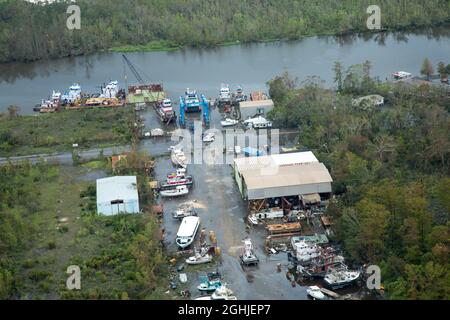 Houma, Vereinigte Staaten Von Amerika. September 2021. Houma, Vereinigte Staaten von Amerika. 01. September 2021. Luftaufnahme der Zerstörung durch den Hurrikan Ida der Kategorie 4 1. September 2021 in der Nähe von Houma, Louisiana. Kredit: Maj. Grace Geiger/U.S. Army/Alamy Live News Stockfoto