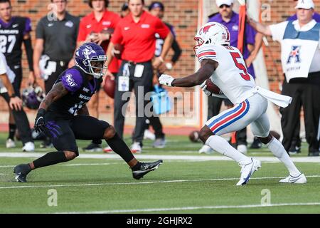 Dallas, Texas, USA. September 2021. Der Southern Methodist Mustangs Wide Receiver Danny Gray (5) im Einsatz während des Spiels zwischen den Abilene Christian Wildcats und den SMU Mustangs im Gerald J. Ford Stadium in Dallas, Texas. (Bild: © Dan Wozniak/ZUMA Press Wire) Stockfoto