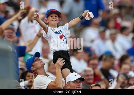 Dallas, Texas, USA. September 2021. SMU-Fans in Aktion während des Spiels zwischen den Abilene Christian Wildcats und den SMU Mustangs im Gerald J. Ford Stadium in Dallas, Texas. (Bild: © Dan Wozniak/ZUMA Press Wire) Stockfoto