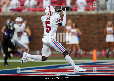 Dallas, Texas, USA. September 2021. Der Southern Methodist Mustangs Wide Receiver Danny Gray (5) im Einsatz während des Spiels zwischen den Abilene Christian Wildcats und den SMU Mustangs im Gerald J. Ford Stadium in Dallas, Texas. (Bild: © Dan Wozniak/ZUMA Press Wire) Stockfoto