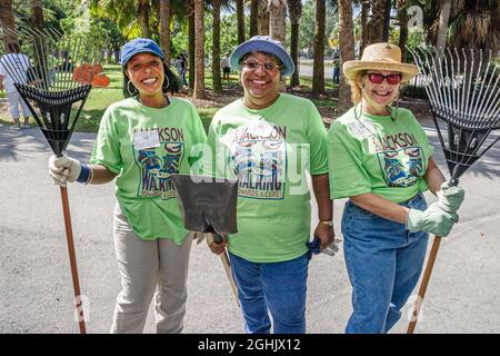 Miami Beach Florida, Hands-on-HandsAm Miami Day, Freiwillige Freiwillige ehrenamtlich Teamarbeit, North Beach Oceanside Park, schwarz afrikanische Frau weibliche Frauen Stockfoto