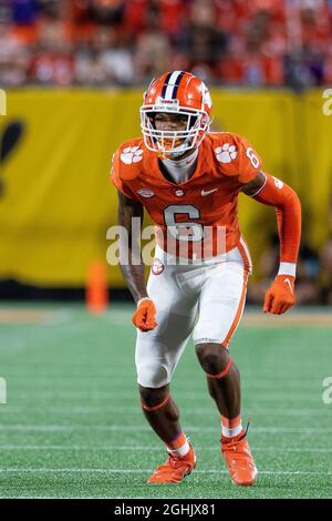 4. September 2021: Clemson Tigers Wide Receiver E.J. Williams (6) stellt sich im zweiten Quartal gegen die Georgia Bulldogs in der Duke's Mayo Classic 2021 im Bank of America Stadium in Charlotte, NC. (Scott Kinser/Cal Sport Media) Stockfoto