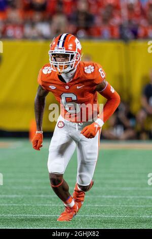 4. September 2021: Clemson Tigers Wide Receiver E.J. Williams (6) stellt sich im zweiten Quartal gegen die Georgia Bulldogs in der Duke's Mayo Classic 2021 im Bank of America Stadium in Charlotte, NC. (Scott Kinser/Cal Sport Media) Stockfoto