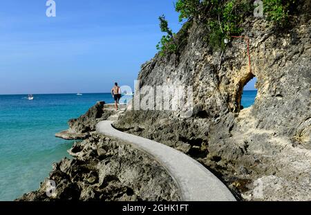 Loch in den Felsen in Boracay, Philippinen. Stockfoto