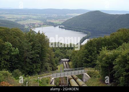 Edertal, Deutschland. September 2021. Blick auf den Altendorfer See mit den Vorräten des Pumpspeicherkraftwerks Waldeck I bei der Inspektion der Pumpspeicherkraftwerke Waldeck am Edersee. Die Staudammaufsicht muss die Staudämme in regelmäßigen Abständen überprüfen. (An dpa 'auf dem Damm mit dem Staumeister') Quelle: Swen Pförtner/dpa/Alamy Live News Stockfoto