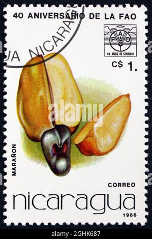 NICARAGUA - UM 1986: Eine in Nicaragua gedruckte Marke zeigt Cashewnuss, Früchte, um 1986 Stockfoto