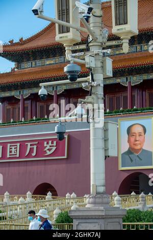 Überwachungskameras vor dem Tiananmen-Tor in Peking, China. 07-Sep-2021 Stockfoto