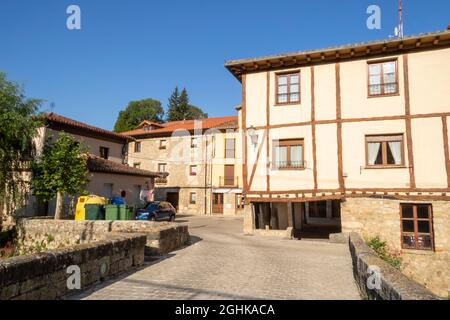 Mittelalterliche Fassaden und Gebäude im Dorf Pancorbo, Provinz Burgos, Spanien Stockfoto