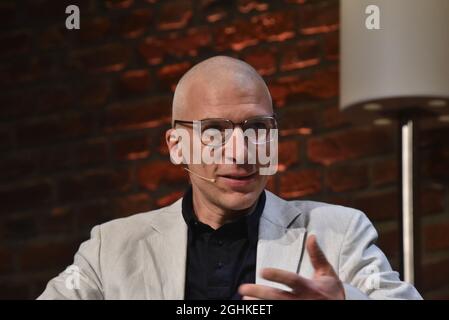 Köln, Deutschland. September 2021. Philosoph Armen Avanessian spricht und diskutiert auf phil.COLOGNE, dem internationalen Festival für Philosophie.Quelle: Horst Galuschka/dpa/Alamy Live News Stockfoto