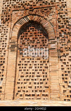 Burana Tower im Chuy Valley im Norden der Hauptstadt Bischkek, Kirgisistan UNESCO Stockfoto