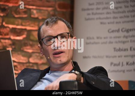 Köln, Deutschland. 06. Sep 2021. Der Journalist und Moderator Christian Schiffer spricht und diskutiert auf phil.COLOGNE, dem internationalen Festival für Philosophie.Quelle: Horst Galuschka/dpa/Alamy Live News Stockfoto