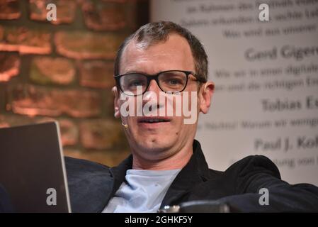 Köln, Deutschland. 06. Sep 2021. Der Journalist und Moderator Christian Schiffer spricht und diskutiert auf phil.COLOGNE, dem internationalen Festival für Philosophie.Quelle: Horst Galuschka/dpa/Alamy Live News Stockfoto