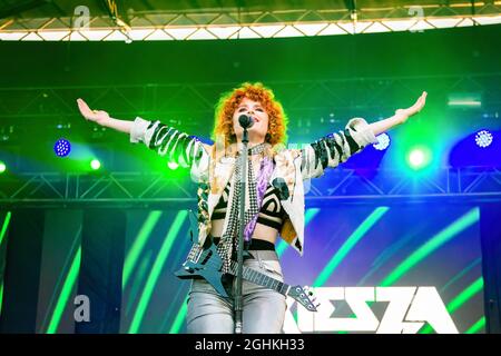 Edmonton, Kanada. September 2021. Kiesa Rae Ellestad, bekannt als Kiesza, tritt beim Together Again YEG Festival auf dem Northlands Exhibition Grounds in Edmonton auf. Kredit: SOPA Images Limited/Alamy Live Nachrichten Stockfoto