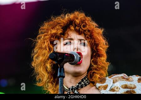 Edmonton, Kanada. September 2021. Kiesa Rae Ellestad, bekannt als Kiesza, tritt beim Together Again YEG Festival auf dem Northlands Exhibition Grounds in Edmonton auf. (Foto von Ron Palmer/SOPA Images/Sipa USA) Quelle: SIPA USA/Alamy Live News Stockfoto