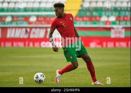 Lissabon, Portugal. September 2021. Nuno Tavares aus Portugal während des UEFA U21 Europameisterschafts 2023 Gruppe-D-Qualifikationsspiel zwischen Portugal und Weißrussland im Estadio Jose Gomes in Lissabon in Aktion.(Endstand: Portugal 1:0 Weißrussland) Credit: SOPA Images Limited/Alamy Live News Stockfoto