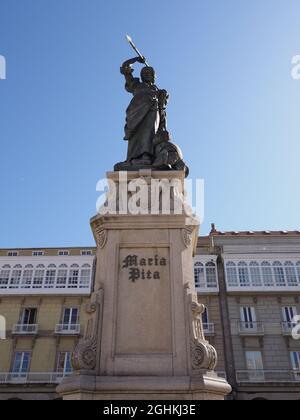 Denkmal der Maria Pita in europa Eine Coruna Stadt in Galizien Bezirk in Spanien, klaren blauen Himmel in 2019 warmen sonnigen Sommertag am September - vertikal Stockfoto