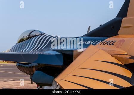 Solo Turk, Turkish Air Force General Dynamics F-16 Kampfflugzeug von Falcon auf der RAF Waddington Airshow in Großbritannien. Spezielle bemalte Anzeige Flugzeug Stockfoto