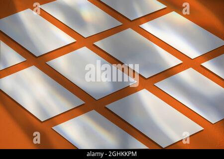 Viele leere horizontale Rechteck Poster Mockup auf orangefarbenem Hintergrund Stockfoto