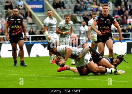 Dacia Magic Weekend September 2021, Super League Rugby, Castleford Tigers gegen Salford Red Devils, St. James Park Stadium, Newcastle.UK Stockfoto