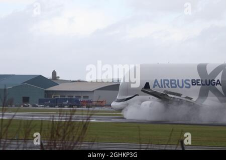 Flughafen Glasgow Prestwick, Ayrshire, Schottland. Großbritannien, 11. März 2020. Airbus A300-600ST, bekannt als Beluga bei einer Trainingsübung Stockfoto