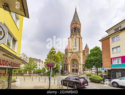 ESSEN, DEUTSCHLAND - CA. JUNI 2021: Kreuzeskirche Essen, Nordrhein-Westfalen, Deutschland Stockfoto
