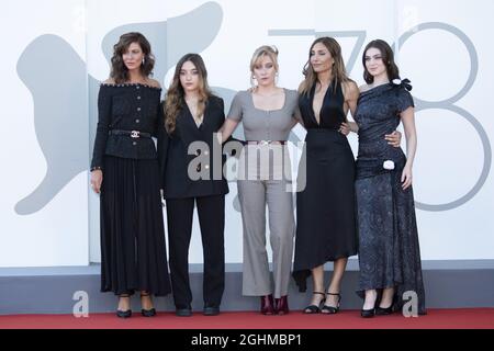 Venedig, Italien. September 2021. Audrey Diwan, Anamaria Vartolomei, Anna Mouglalis, Luana Bajrami, Louise Orry Diquero bei der Premiere von L'Evenement im Rahmen der 78. Internationalen Filmfestspiele von Venedig am 06. September 2021. Foto von Paolo Cotello/Sipa USA Quelle: SIPA USA/Alamy Live News Stockfoto