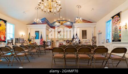 Frieden, PA - 6. September 2021: Blick in die Flight 93 Memorial Chapel mit einem benutzerdefinierten Gemälde über dem Altar mit 40 Sternen am Himmel, einer für je Stockfoto