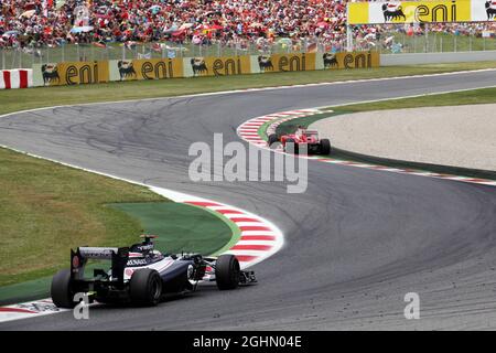 Fernando Alonso (ESP) Ferrari F2012 führt Rennsieger Pastor Maldonado (VEN) Williams FW34 an. 10.05.2012. Formel 1 Weltmeisterschaft, Rd 5, Großer Preis Von Spanien, Barcelona, Spanien, Wettkampftag Stockfoto