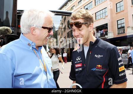 (L bis R): Charlie Whiting (GBR) FIA-Delegierter mit Martin Whitmarsh (GBR) McLaren Chief Executive Officer. Stockfoto