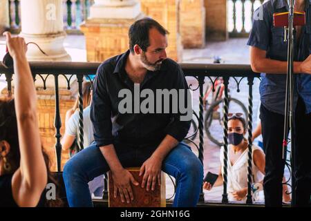 Sevilla Spanien 04. September 2021 Flamenco-Tänzer in den Straßen von Sevilla während des Coronavirus-Ausbruchs, der Spanien traf Stockfoto