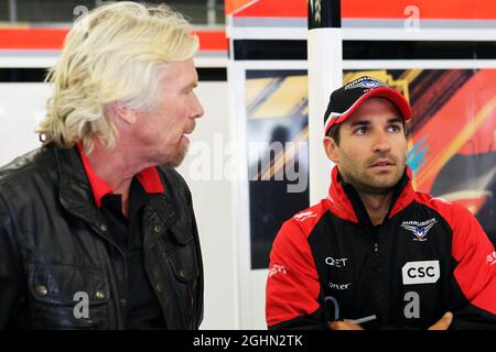 (L bis R): Sir Richard Branson (GBR) Virgin Group Owner mit Timo Glock (GER) Marussia F1 Team. 02.09.2012. Formel-1-Weltmeisterschaft, Rd 12, Großer Preis Von Belgien, Spa Francorchamps, Belgien, Wettkampftag Stockfoto