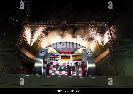 Das Podium: Jenson Button (GBR) McLaren, Zweiter; Sebastian Vettel (GER) Red Bull Racing, Rennsieger; Fernando Alonso (ESP) Ferrari, Dritter. 23.09.2012. Formel-1-Weltmeisterschaft, Rd 14, Großer Preis Von Singapur, Singapur, Singapur, Wettkampftag Stockfoto