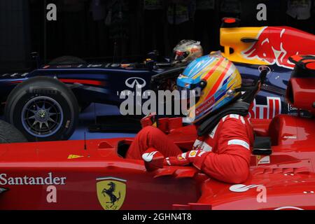 1. Platz Sebastian Vettel (GER), Red Bull Racing und 2. Platz Fernando Alonso (ESP), Scuderia Ferrari 28.10.2012. Formel-1-Weltmeisterschaft, Rd 17, Großer Preis Von Indien, Neu-Delhi, Indien, Wettkampftag Stockfoto