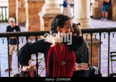 Sevilla Spanien 04. September 2021 Flamenco-Tänzer in den Straßen von Sevilla während des Coronavirus-Ausbruchs, der Spanien traf Stockfoto