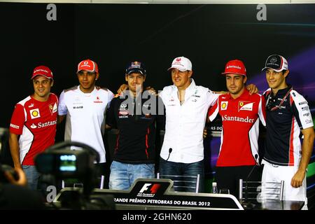 Die FIA-Pressekonferenz (L bis R): Felipe Massa (BRA) Ferrari; Lewis Hamilton (GBR) McLaren; Sebastian Vettel (GER) Red Bull Racing; Michael Schumacher (GER) Mercedes AMG F1; Fernando Alonso (ESP) Ferrari; Bruno Senna (BRA) Williams. 22.11.2012. Formel-1-Weltmeisterschaft, Rd 20, Großer Preis Von Brasilien, Sao Paulo, Brasilien, Tag Der Vorbereitung. Stockfoto