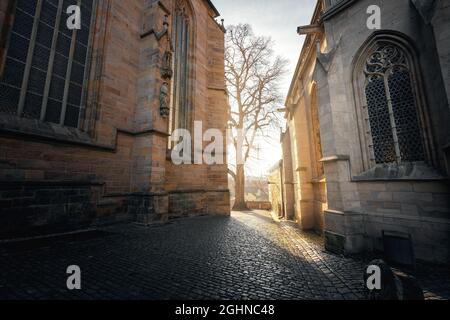 Sonnenlicht zwischen Erfurter Dom und Severuskirche - Erfurt, Thüringen, Deutschland Stockfoto