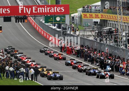 Das Startfeld vor dem Start des Rennens. 03.07.2016. Formel 1 Weltmeisterschaft, Rd 9, Großer Preis Von Österreich, Spielberg, Österreich, Wettkampftag. Bildnachweis sollte lauten: XPB/Press Association Images. Stockfoto