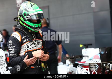 Nico Hulkenberg (GER) Sahara Force India F1 in Parc Ferme. 09.07.2016. Formel-1-Weltmeisterschaft, Rd 10, Großer Preis Von Großbritannien, Silverstone, England, Qualifizierender Tag. Bildnachweis sollte lauten: XPB/Press Association Images. Stockfoto