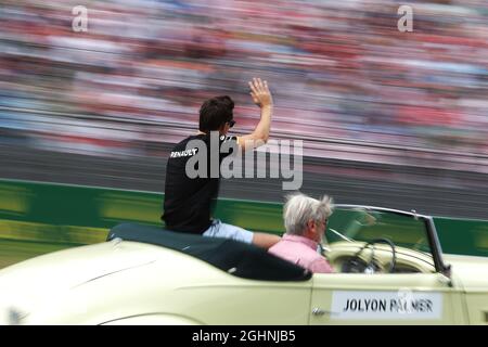 Jolyon Palmer (GBR) Renault Sport F1 Team auf der Fahrerparade. Großer Preis von Deutschland, Sonntag, 31. Juli 2016. Hockenheim, Deutschland. 31.07.2016. Formel 1 Weltmeisterschaft, Rd 12, Großer Preis Von Deutschland, Hockenheim, Deutschland, Wettkampftag. Bildnachweis sollte lauten: XPB/Press Association Images. Stockfoto