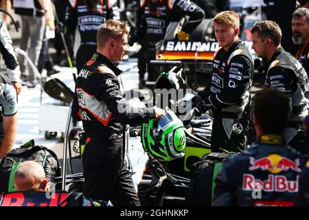 Nico Hulkenberg (GER) Sahara Force India F1 in der Box, während das Rennen gestoppt wird. 28.08.2016. Formel-1-Weltmeisterschaft, Rd 13, Großer Preis Von Belgien, Spa Francorchamps, Belgien, Wettkampftag. Bildnachweis sollte lauten: XPB/Press Association Images. Stockfoto