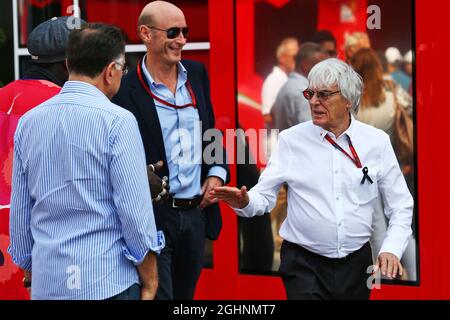 Bernie Ecclestone (GBR) mit Donald Mackenzie (GBR) CVC Capital Partners Managing Partner, Co Head of Global Investments. 04.09.2016. Formel 1 Weltmeisterschaft, Rd 14, Großer Preis Von Italien, Monza, Italien, Wettkampftag. Bildnachweis sollte lauten: XPB/Press Association Images. Stockfoto