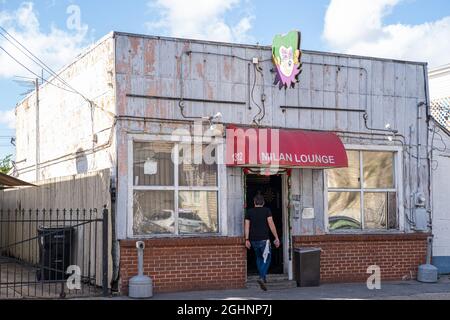 NEW ORLEANS, LA, USA - 15. DEZEMBER 2019: Milan Lounge Neighborhood Bar in Uptown New Orleans Stockfoto